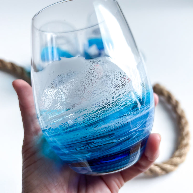 Ocean waves stemless wine glass